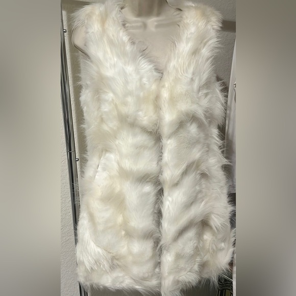 Luxury faux fur vest size small. - Picture 1 of 6